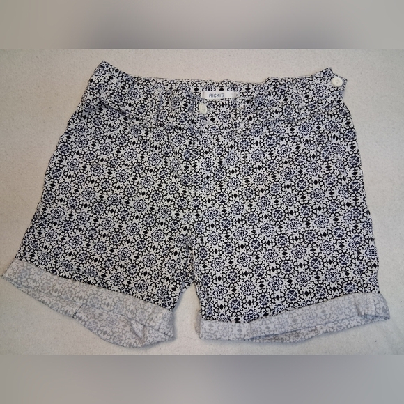 Ricki's Pants - 4/20$ ➡️ Ricki's Navy and White Patterned Shorts